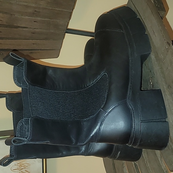 Free People Maren Mid Black Leather Chelsea Boots New without tag, Only Try On - Picture 4 of 7